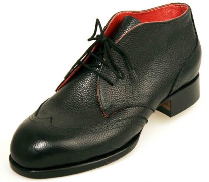 Derby boots with red lining and wing caps