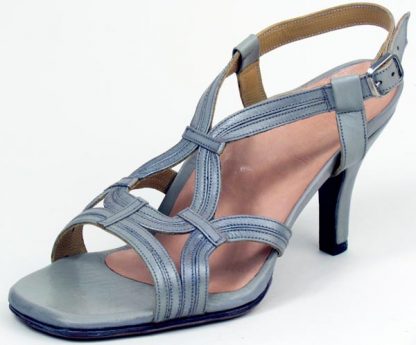 Fine strap shoe for retracted toes and bunion