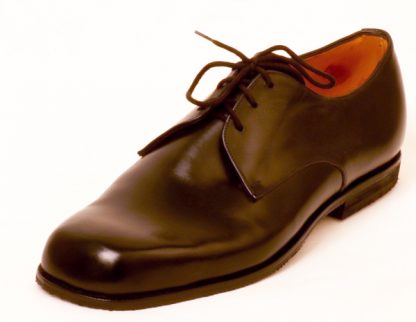 Plain black Derby shoe for tall lady